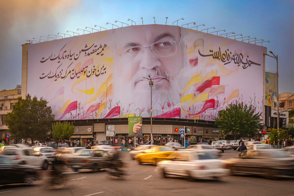 تصوير دبيركل حزبالله بر ديوارنگاره ميدان انقلاب نقش بست