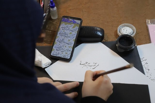 رویداد «مشق صلوات» به همت حوزه هنری قزوین برگزار شد رویداد «مشق صلوات» به همت حوزه هنری قزوین برگزار شد