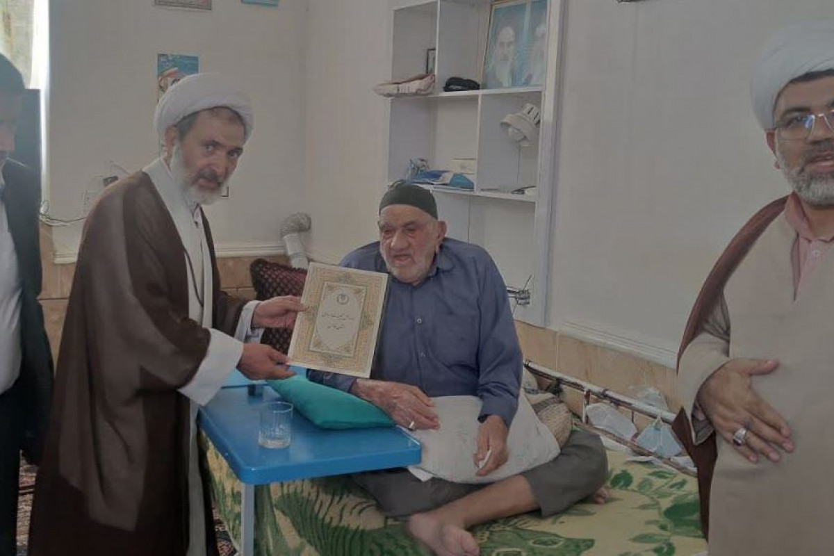 تجلیل از فرهنگ ایثار و شهادت در دیدار با خانواده شهید موسوی از شهدای اهل سنت در خنج
