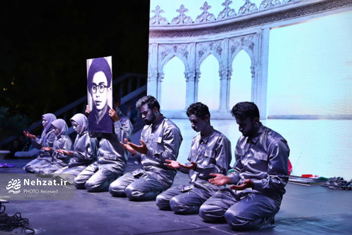مستند نمایش «قائد» در نقاط مختلف شهر تهران به روی صحنه رفت