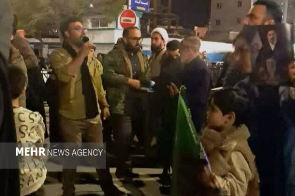 هنرمند انقلابی در شهرستان کارون مورد تقدیر قرار گرفت