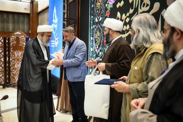 “Mehrvareh Havaye No”：表彰宗教社团的活动