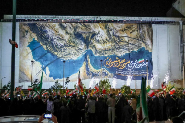 اینجا ایرانه سرزمین شیرانه
