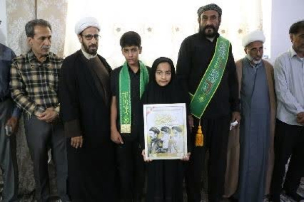 آئین تکریم خانواده ۱۰ شهید جنگ رمضان در بخش سندرک؛ تجدید پیمان با آرمان‌های شهدا و رهبری