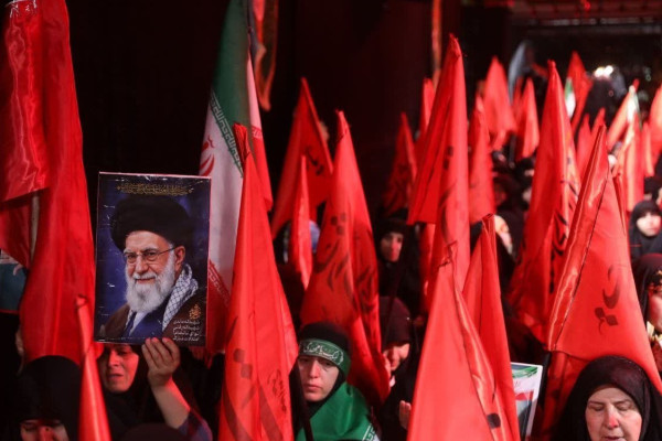 حال‌و‌هوای اجتماع دلدادگان همدانی رهبر شهید در جوار محل شهادت ایشان در رواق کشوردوست