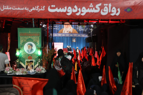 حال‌و‌هوای اجتماع دلدادگان همدانی رهبر شهید در جوار محل شهادت ایشان در رواق کشوردوست