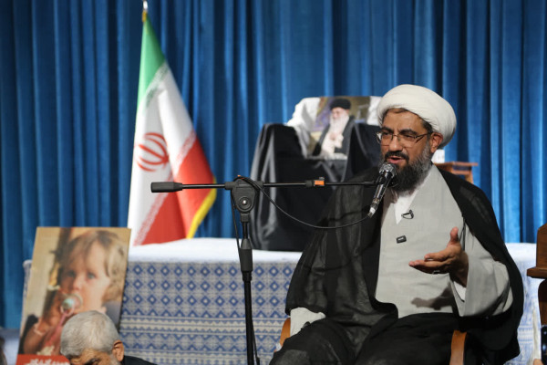 حال‌و‌هوای اجتماع دلدادگان همدانی رهبر شهید در جوار محل شهادت ایشان در رواق کشوردوست