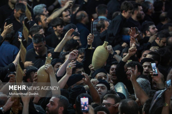 آیین سنتی «طشت گذاری» در مسجد جامع جامع اردبیل
