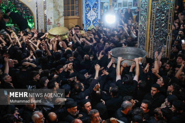 آیین سنتی «طشت گذاری» در مسجد جامع جامع اردبیل