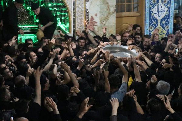 آیین سنتی «طشت گذاری» در مسجد جامع جامع اردبیل