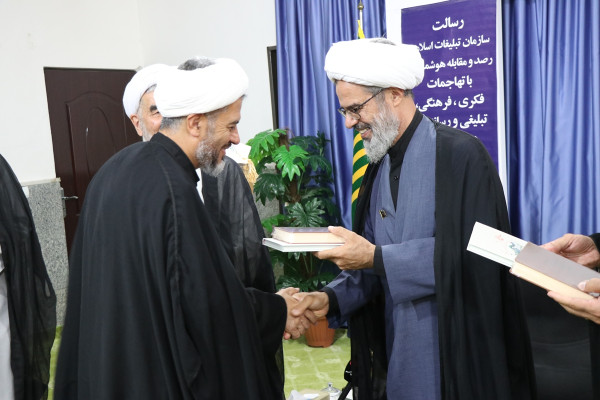 آیین رونمایی از مصحف زندگی با آیه ها