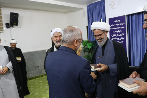 آیین رونمایی از مصحف زندگی با آیه ها