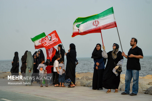 زنجیره انسانی جان‌فدایان خلیج فارس در بندرعباس