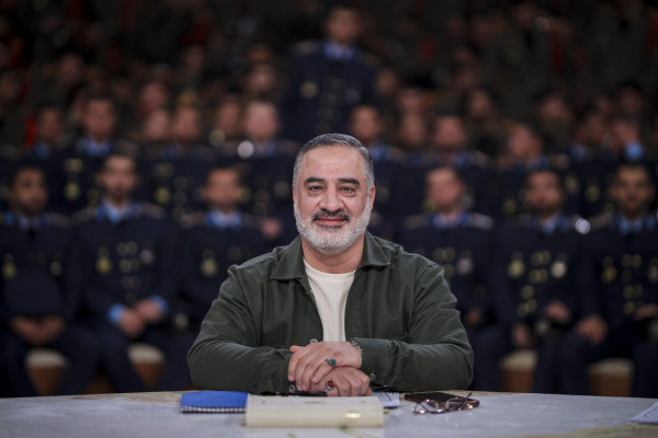 ایستاده در دل بحران