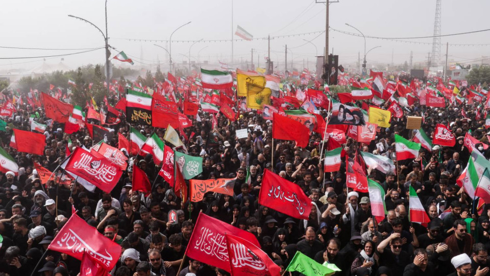مراسم وداع با پیکر رهبر شهید انقلاب برگزار شد