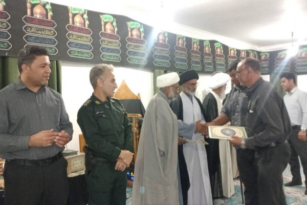 تجلیل از ۲۳ هیأت عزاداری و پیرغلام حسینی در فین هرمزگان