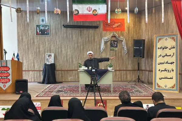 نشست تبیینی نقش خانواده آرمانی در جهاد تبیین با رویکرد تمدنی در اردبیل